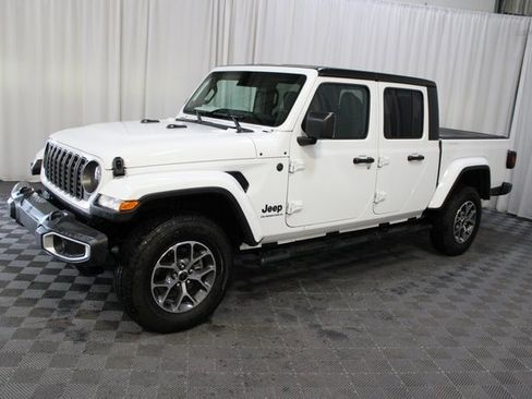 Used 2025 Jeep Gladiator Sport image 8