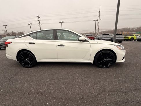 Certified 2021 Nissan Altima 2.5 Platinum image 4