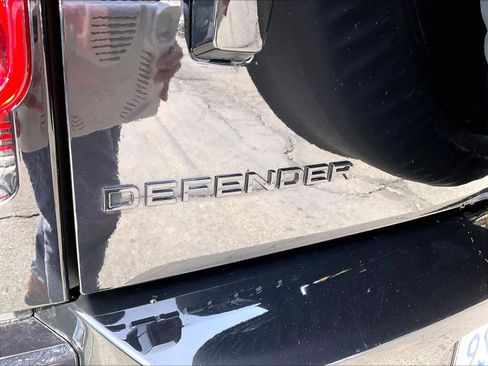 Used 2025 Land Rover Defender 130 X-Dynamic SE image 10