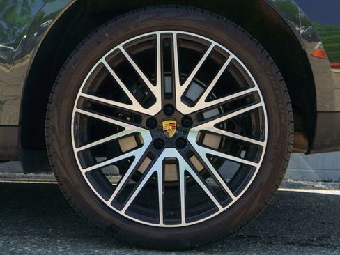Certified 2026 Porsche Macan AWD/4WD image 13