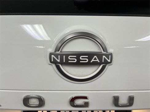 Used 2023 Nissan Rogue S image 30