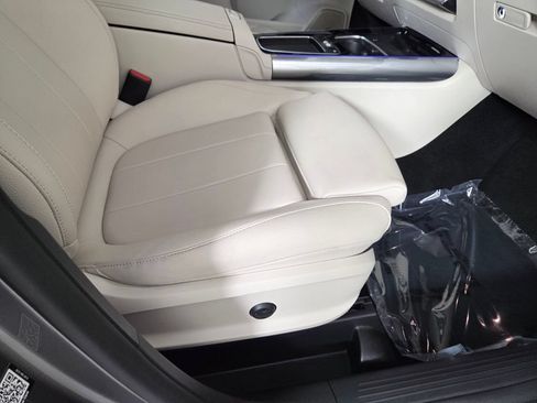 Certified 2025 Mercedes-Benz GLA 250 4MATIC image 33