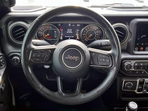 Certified 2022 Jeep Gladiator Willys image 14