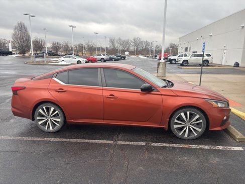 Used 2019 Nissan Altima 2.5 SR image 2