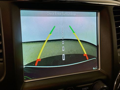 Used 2018 Jeep Grand Cherokee Limited image 23