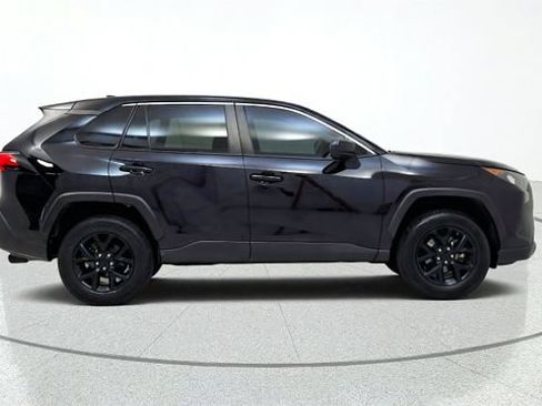 Used 2022 Toyota RAV4 LE FWD image 10