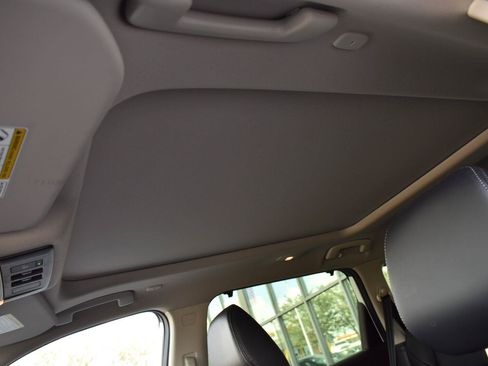 Used 2025 Nissan Rogue Platinum w/ Platinum Premium Package FWD image 28