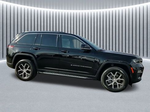 Used 2023 Jeep Grand Cherokee Limited image 2