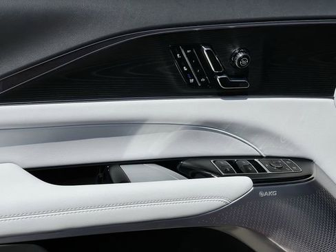 New 2026 Cadillac Lyriq Premium Luxury image 19