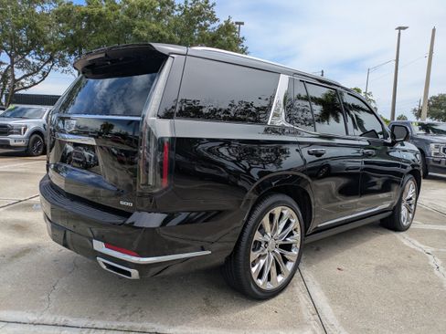 Used 2026 Cadillac Escalade Platinum Luxury w/ LPO, Radiant Package AWD/4WD image 4