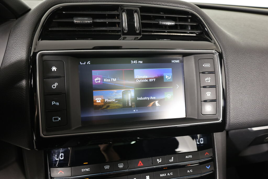 Used 2018 Jaguar F-PACE Prestige AWD/4WD image 36