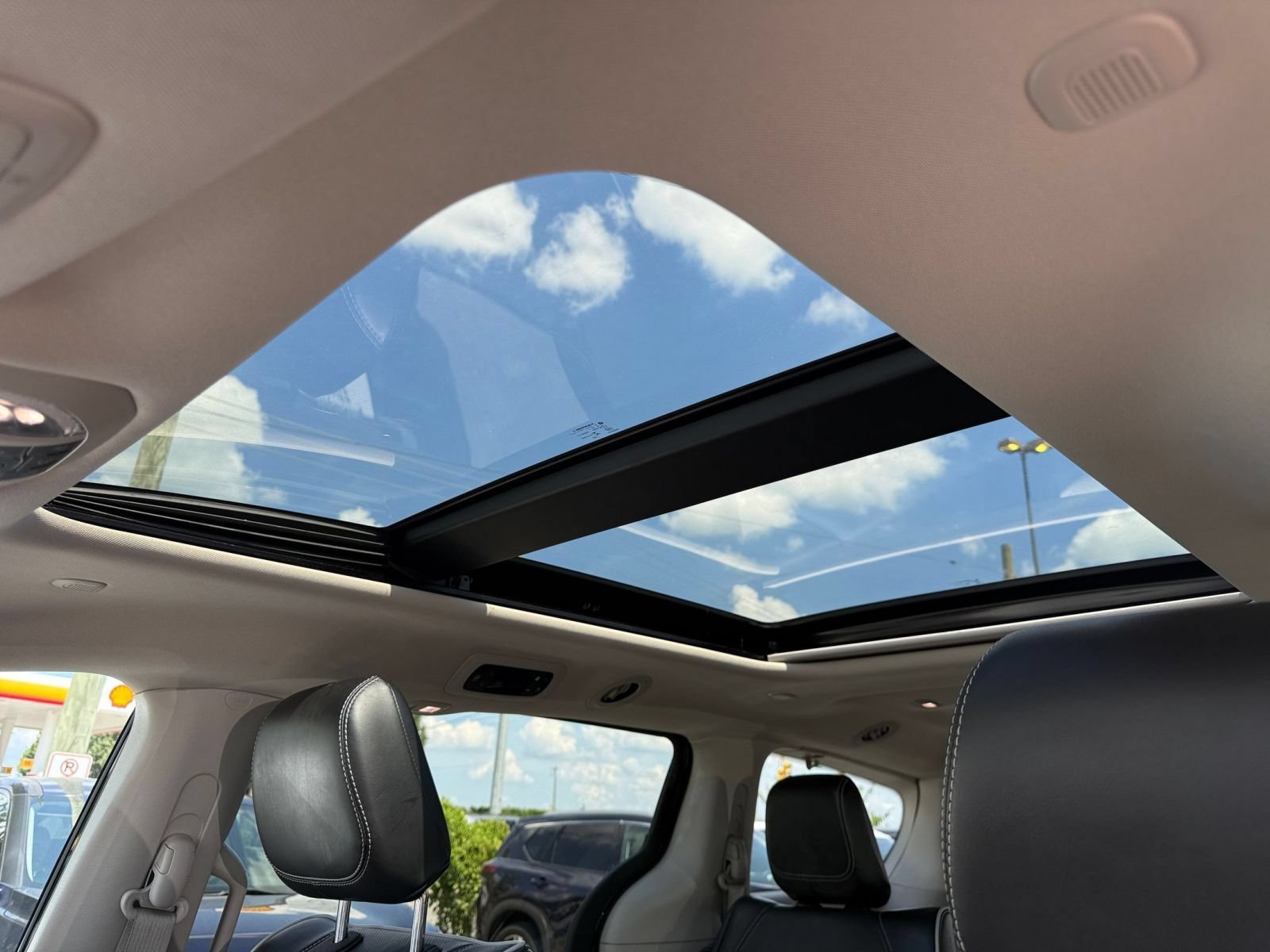 Used 2023 Chrysler Pacifica Limited FWD image 31