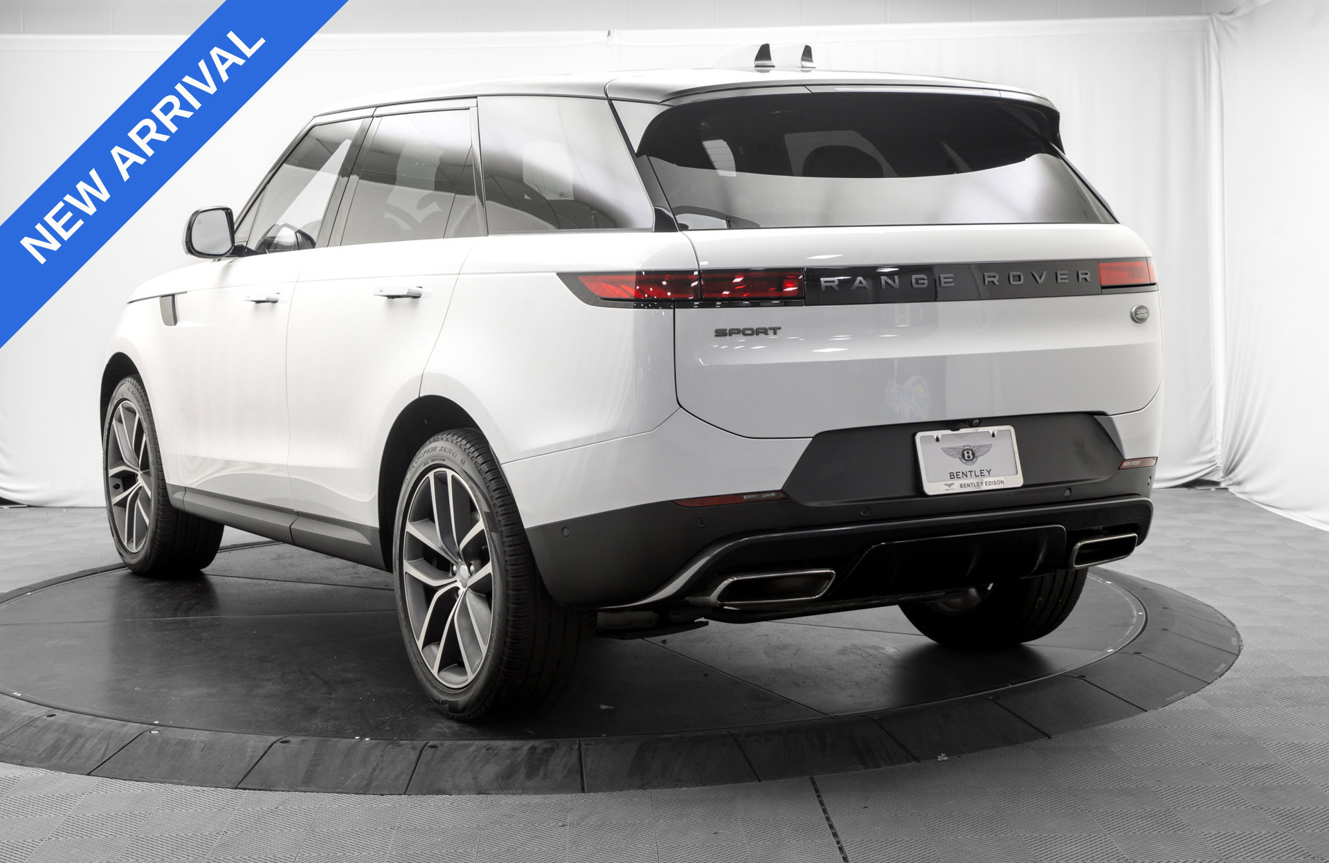 Used 2023 Land Rover Range Rover Sport SE AWD/4WD image 5