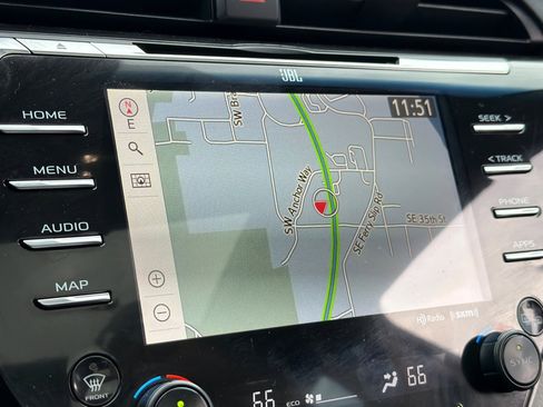 Used 2020 Toyota Camry XLE image 15