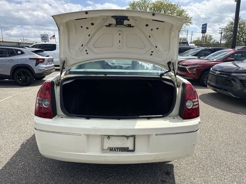 Used 2008 Chrysler 300 Touring RWD image 15