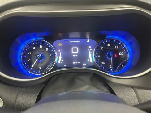 Used 2025 Chrysler Pacifica Select FWD image 15