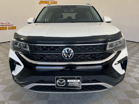 Used 2022 Volkswagen Taos SE w/ Driver Assistance Package FWD image 10