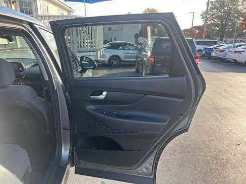 Used 2019 Hyundai Santa Fe SE image 23