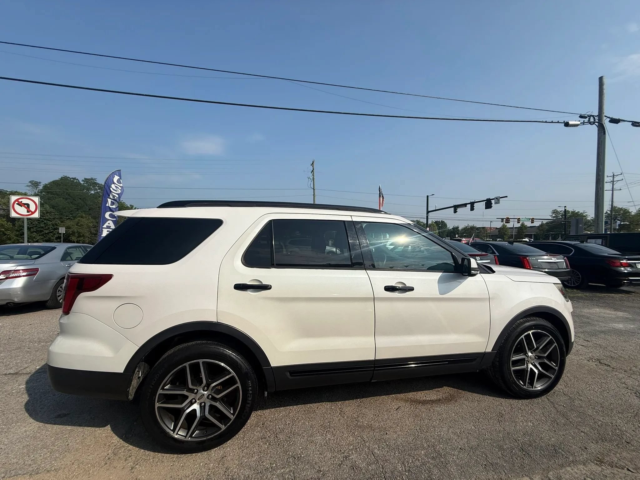Used 2016 Ford Explorer Sport w/ Equipment Group 401A AWD/4WD image 2