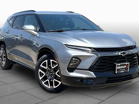 Used 2025 Chevrolet Blazer RS FWD image 3