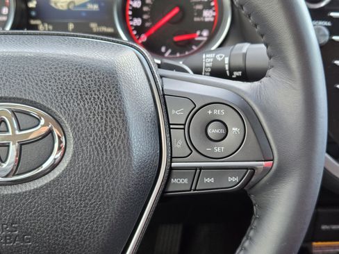 Used 2018 Toyota Camry XSE image 36