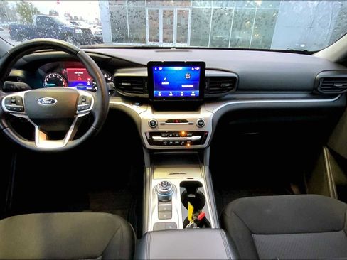 Used 2022 Ford Explorer XLT image 14