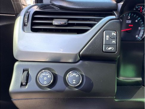 Used 2018 Chevrolet Tahoe Premier AWD/4WD image 24