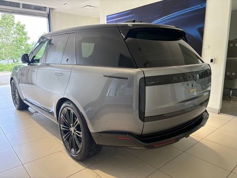 Used 2025 Land Rover Range Rover SE AWD/4WD image 2
