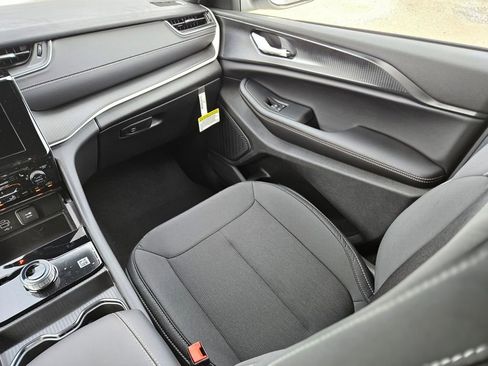 New 2025 Jeep Grand Cherokee L Laredo w/ Luxury Tech Group I image 15