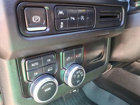 Used 2023 GMC Yukon XL SLT AWD/4WD image 22