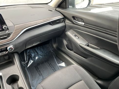 Used 2025 Nissan Altima 2.5 SV image 32