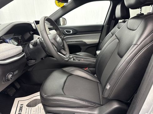 Used 2024 Jeep Compass Latitude AWD/4WD image 16
