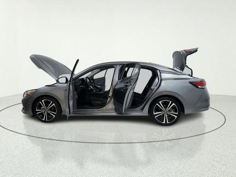 Used 2023 Nissan Sentra SR FWD image 11