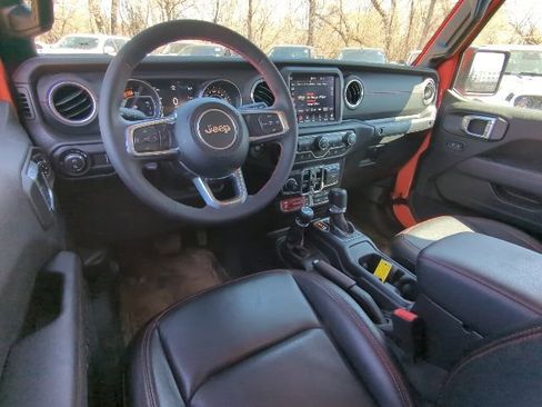 Used 2023 Jeep Gladiator Rubicon AWD/4WD image 5