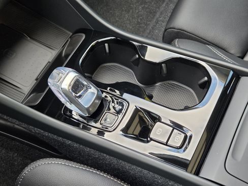 New 2026 Volvo XC40 B5 Ultra w/ Protection Package Premier image 23