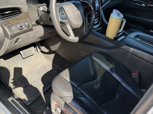 Used 2017 Cadillac Escalade ESV Platinum image 6