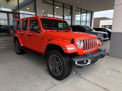 Used 2023 Jeep Wrangler Unlimited Sahara w/ Cold Weather Group AWD/4WD image 7