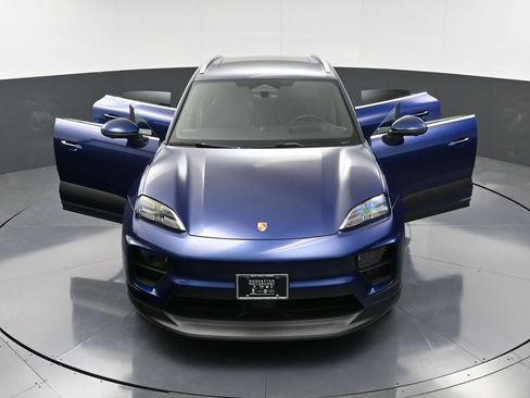 Certified 2024 Porsche Macan 4 Electric image 37