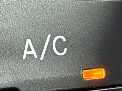 Used 2015 Dodge Challenger SXT w/ Driver Convenience Group image 23