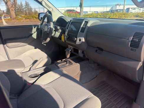 Used 2013 Nissan Frontier SV image 27