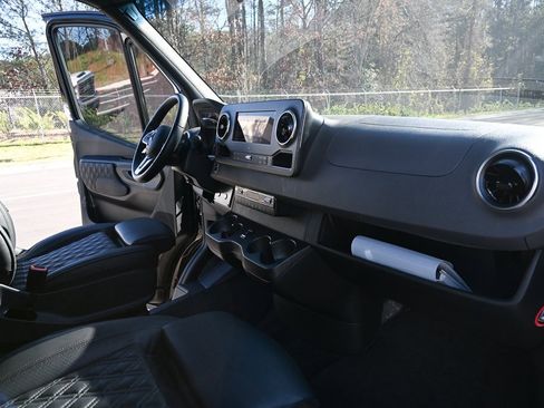 Used 2024 Mercedes-Benz Sprinter 3500 image 18