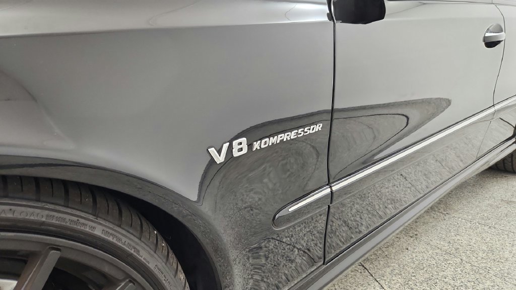 Used 2005 Mercedes-Benz E 55 AMG Sedan image 21