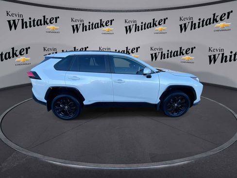 Used 2024 Toyota RAV4 SE image 9