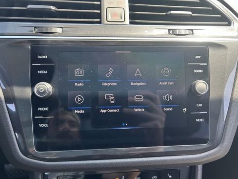 Certified 2023 Volkswagen Tiguan SE w/ Panoramic Sunroof Package FWD image 12