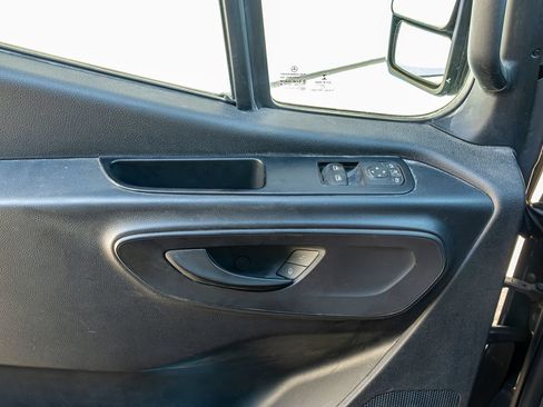 Used 2021 Mercedes-Benz Sprinter 2500 image 22