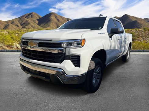 Used 2023 Chevrolet Silverado 1500 LT RWD image 2