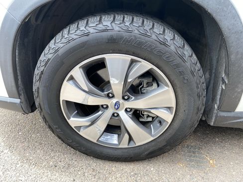 Used 2019 Subaru Ascent Premium AWD/4WD image 7