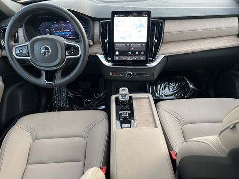 Certified 2025 Volvo XC90 B5 Plus image 17