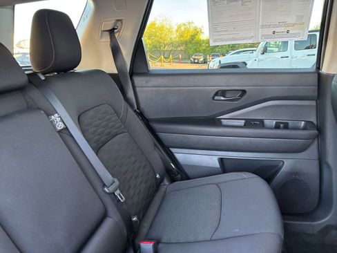 Used 2025 Nissan Pathfinder SV image 40