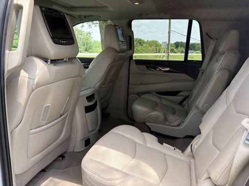 Used 2017 Cadillac Escalade Luxury AWD/4WD image 27